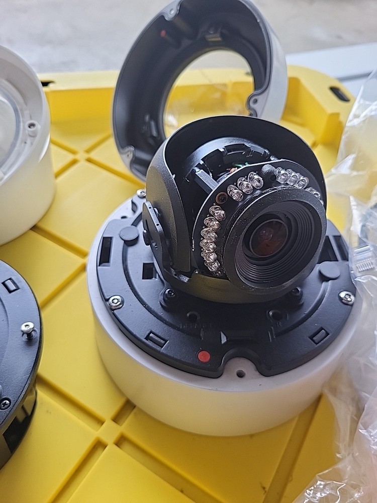 Pelco IMP1110-1ER Environmental Mini Dome