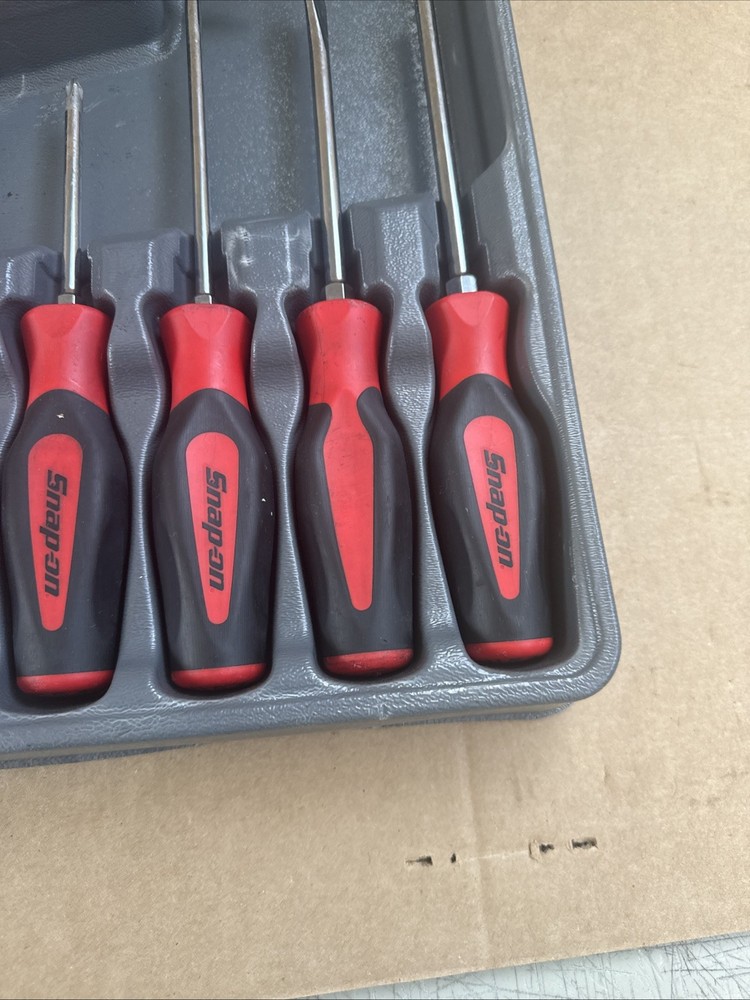 SNAP ON 9Pc Mixed Soft Grip Screwdriver Striking Prybar Set