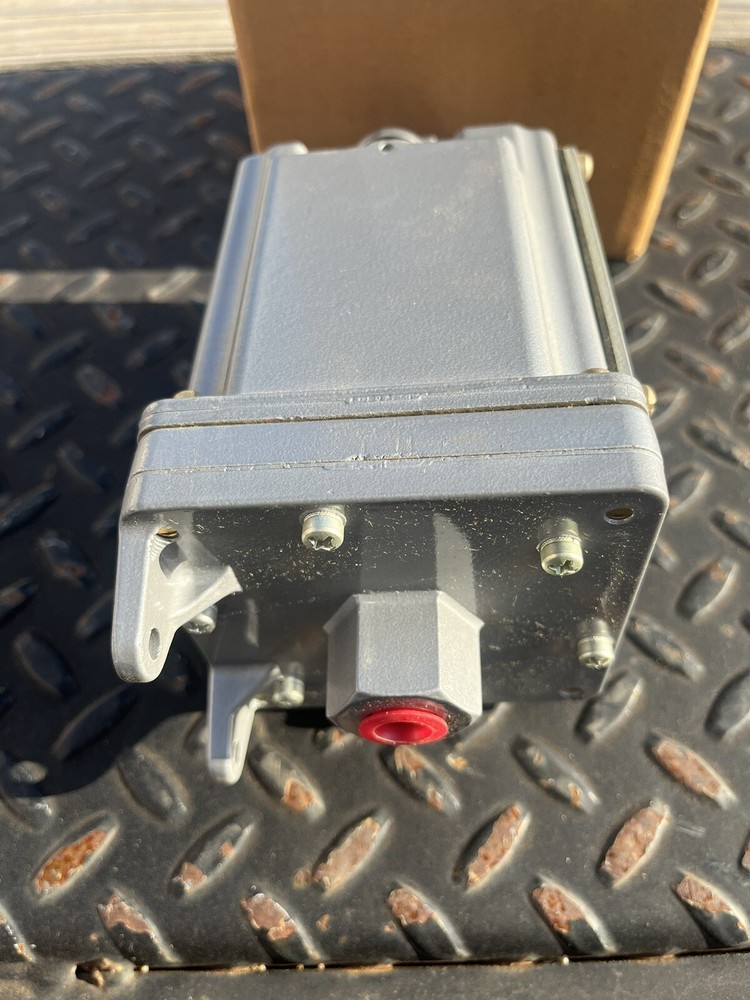 Instrument Air Switch Model 6860G0