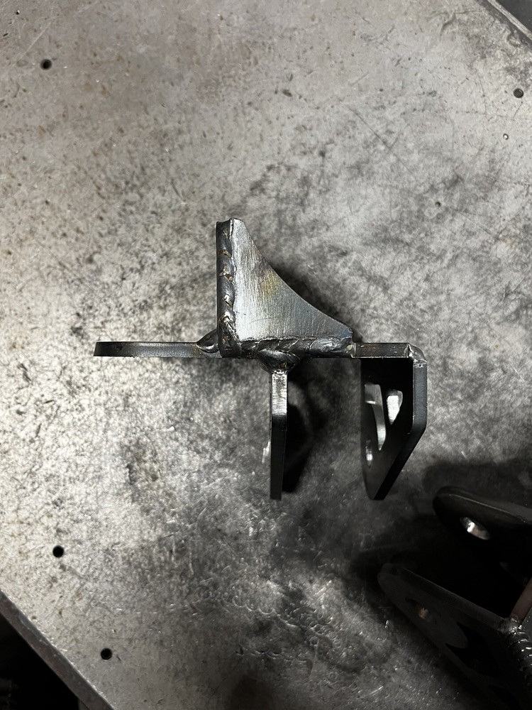 Offset Traction Bar Frame Mounts (3/4” Bolt Hole)