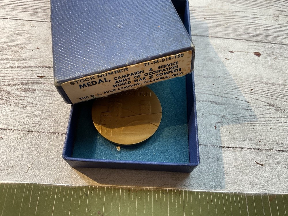 ORIGINAL WWII US BOXED OCCUPATION MEDAL
