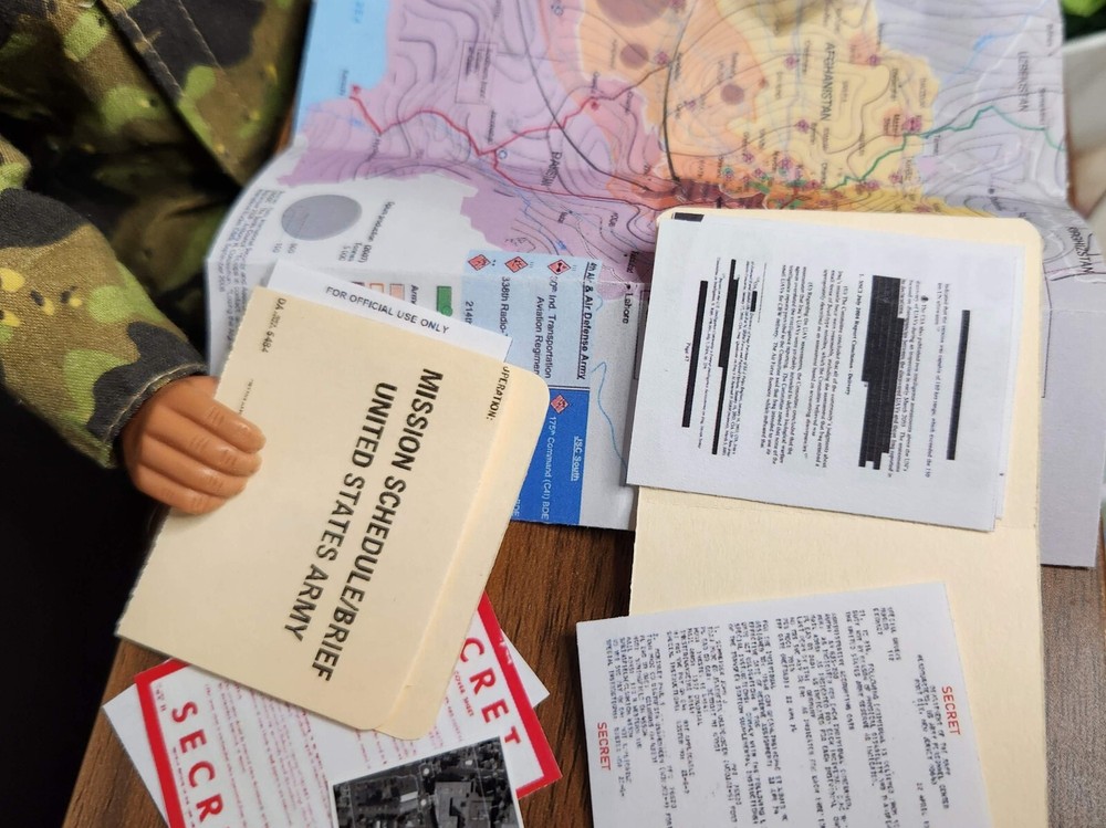 1/6 SCALE Mini US Army Brief for OEF Folders, Protractor, Maps, Envelope, & Docs