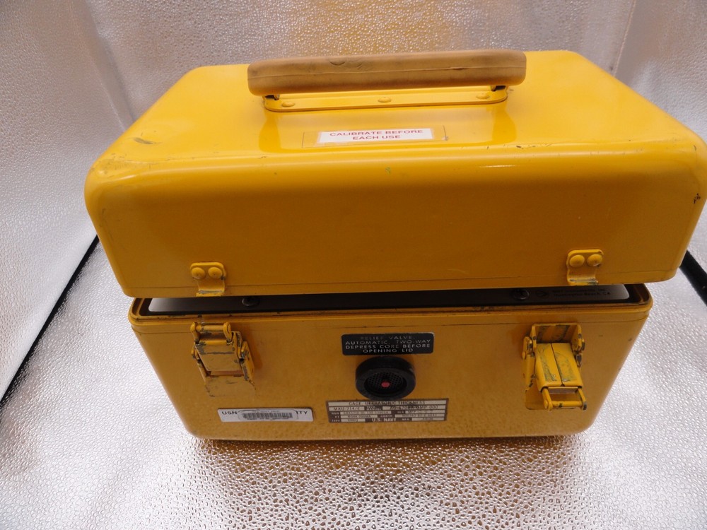 NDT instruments inc. Nova 200MA Thickness gage MXU-714/E