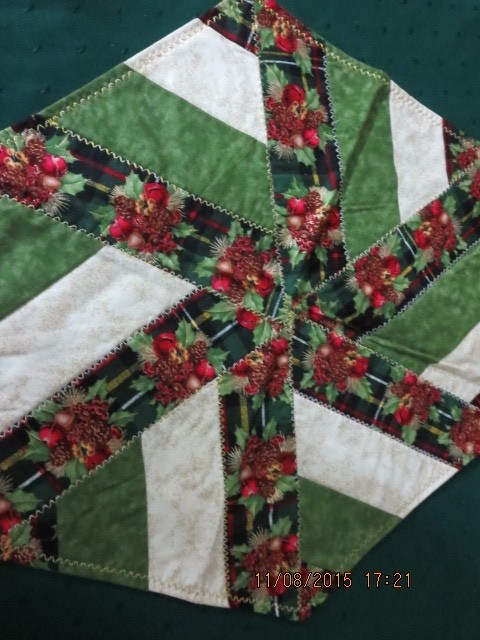MACHINE QUILTED 6 SIDED TABLE TOPPER--20 1/2" ACROSS- DECORATIVE THREAD --#R19-4