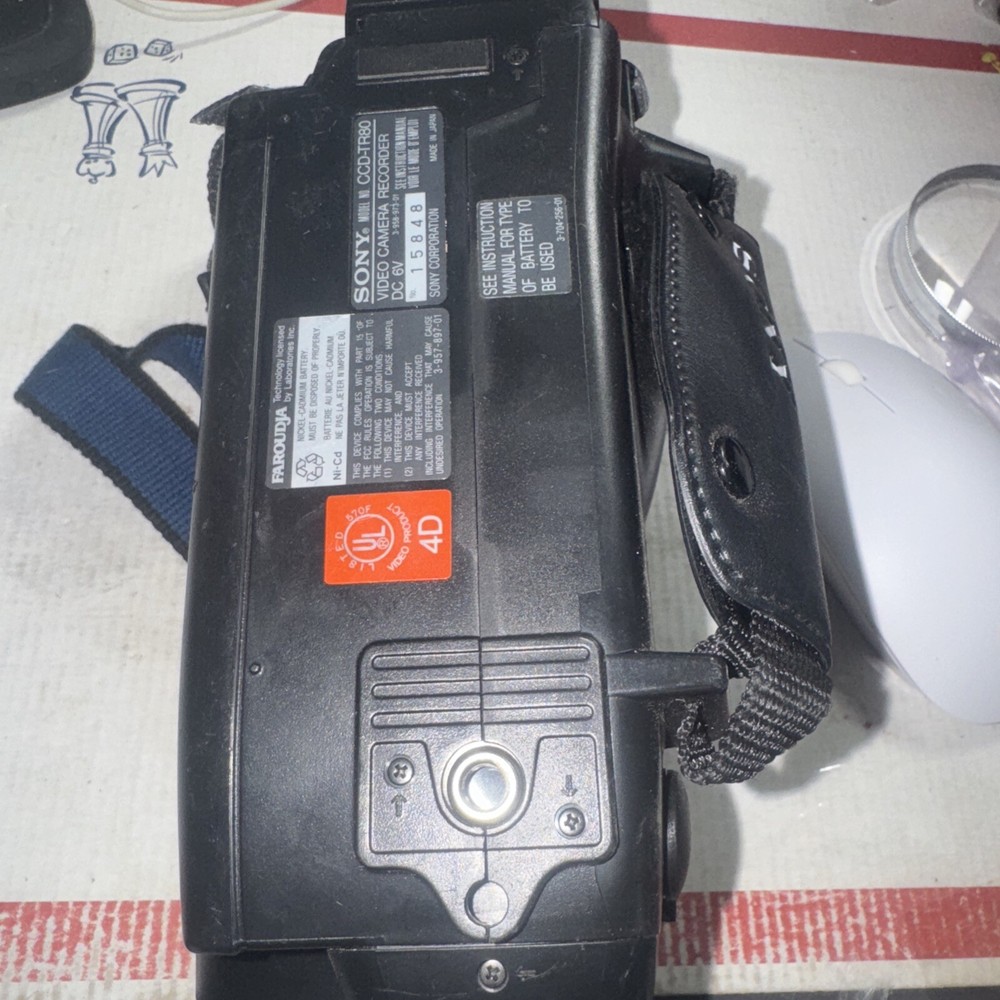 Sony CCD-TR80 Video Camera Recorder with Battery