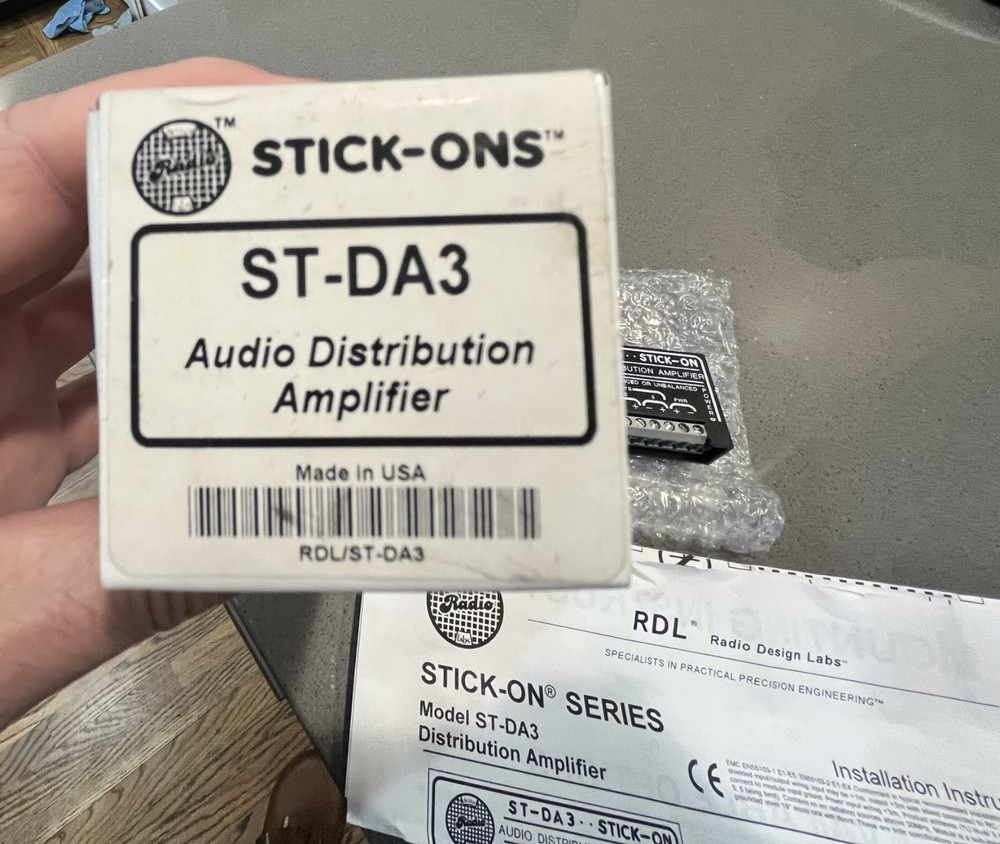 Radio Design Labs Stick-On ST-DA3 Audio Distribution Amplifier