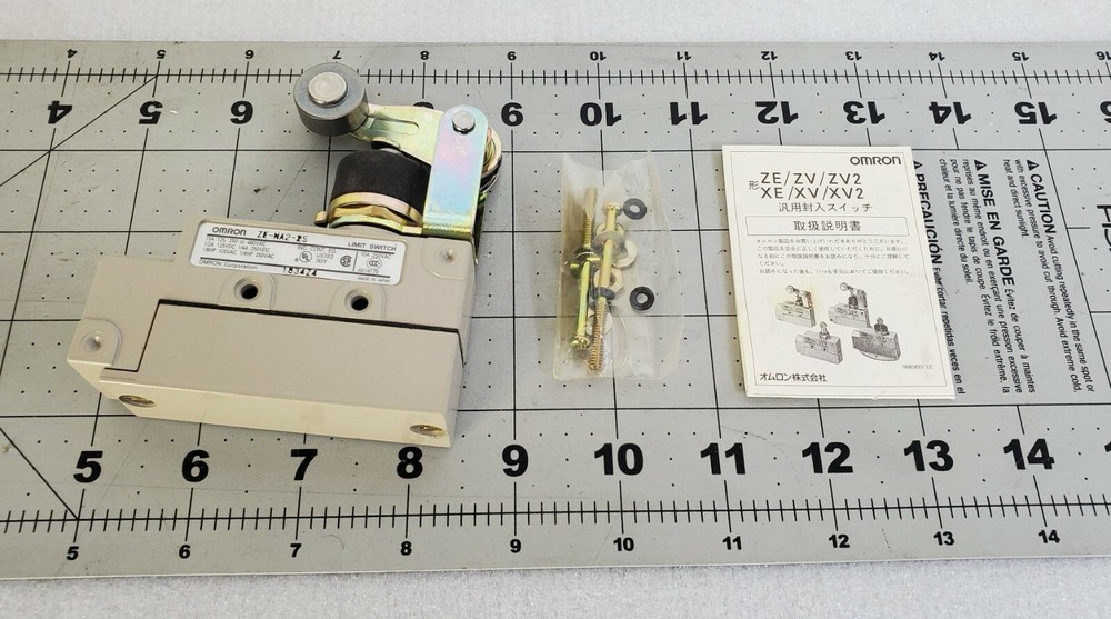 OMRON 15A 480V Roller Lever Limit Switch ZE-NA2-2S NOS - NEW