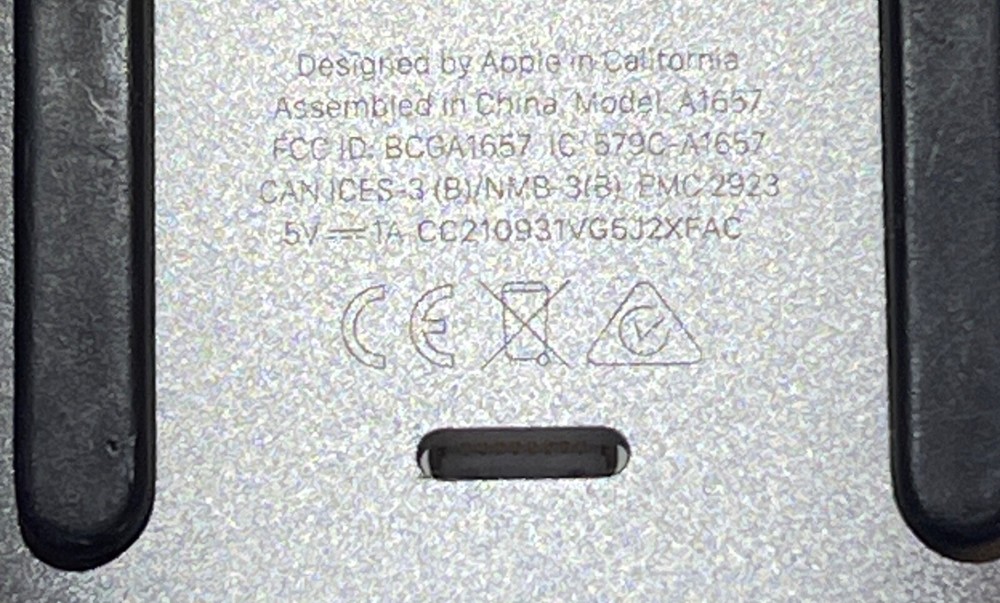 Apple A1657 Magic Mouse 2 Wireless Mouse - Silver (MLA02LL/A) Works Perfect!