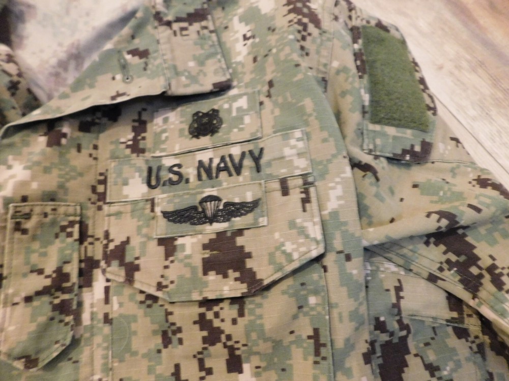 US NAVY WORKING BLOUSE COAT SIZE SMALL - REGULAR