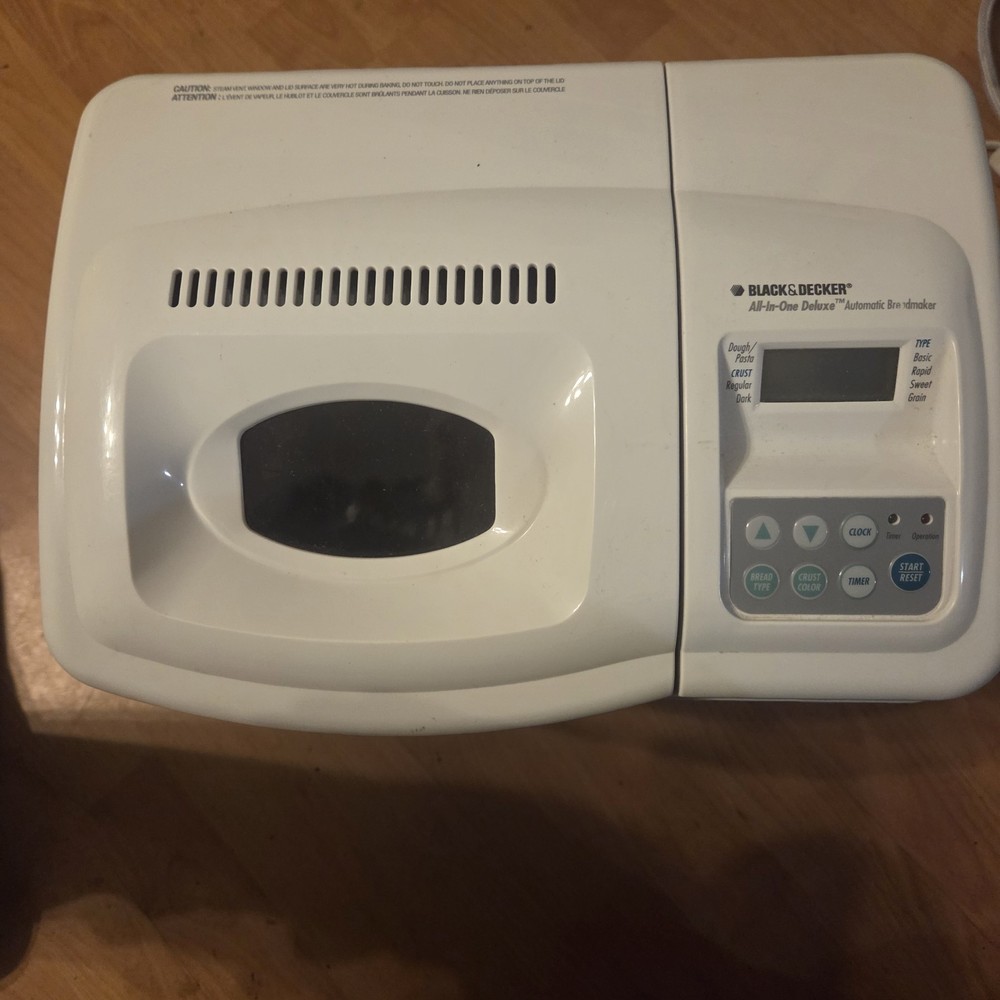 Black & Decker All In One Deluxe Automatic Breadmaker B1620- See Description