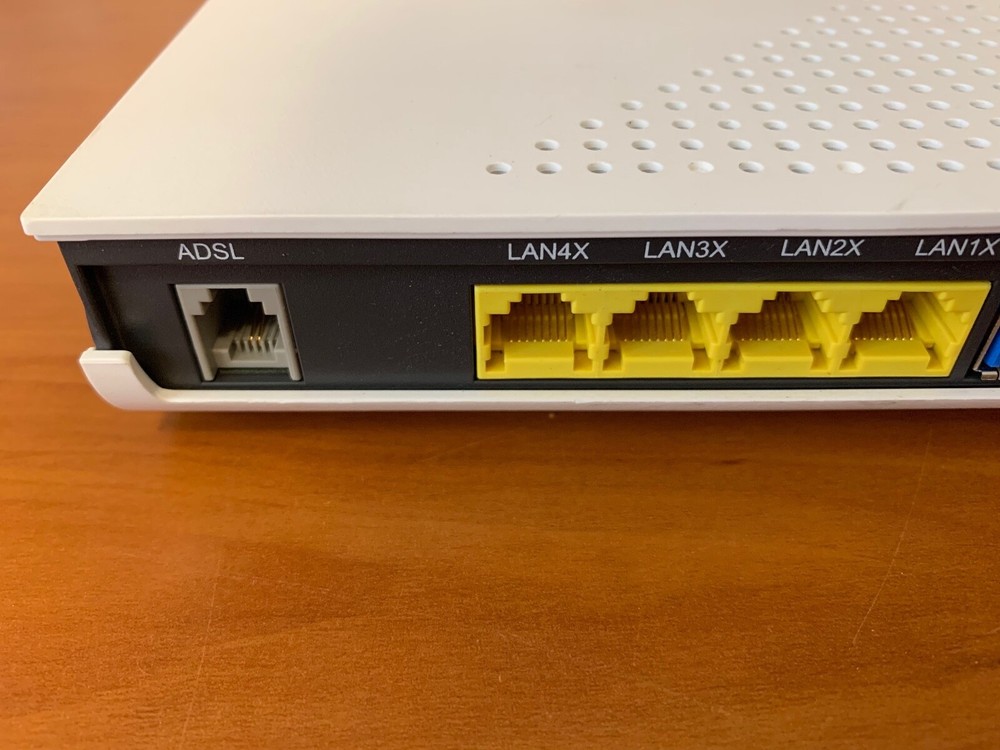 Comtrend AR-5220u Wireless ADSL2+ Router White