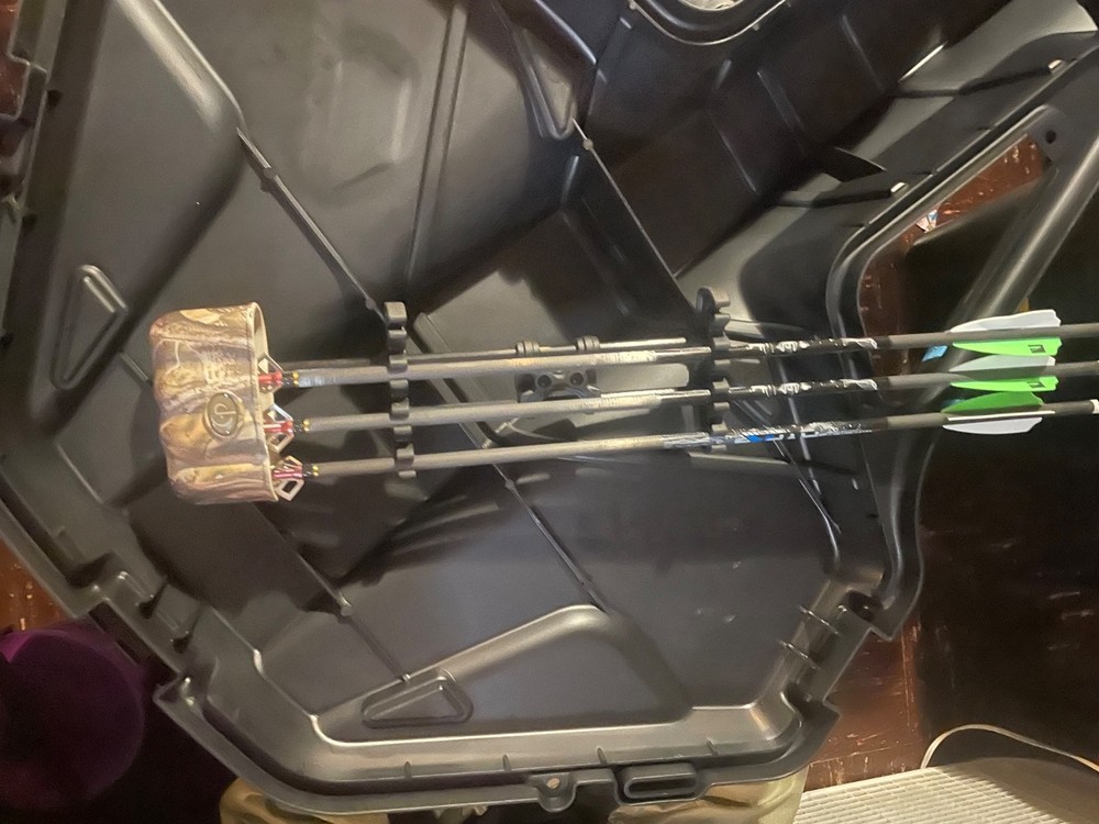 Dagger 390 crossbow and case