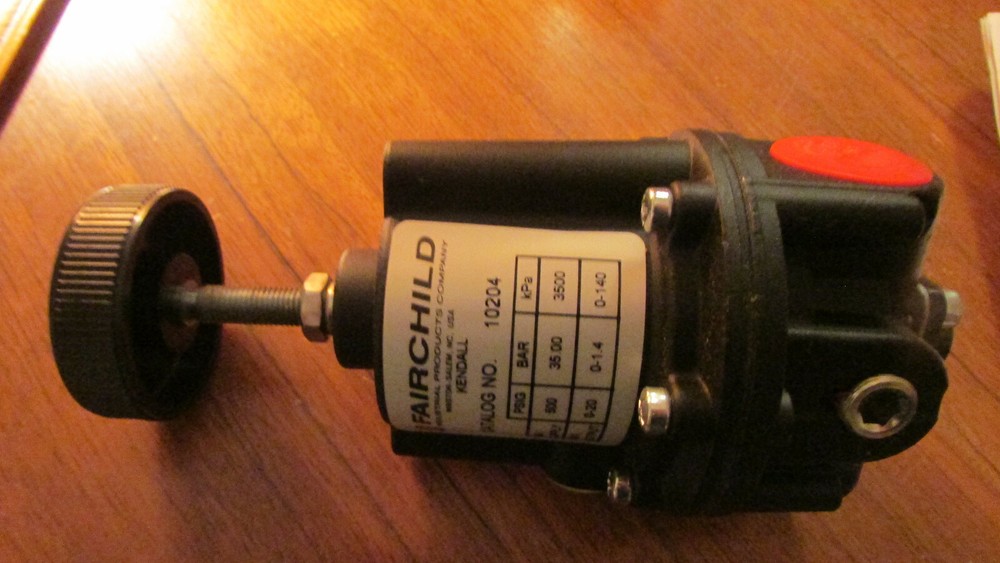 FAIRCHILD MODEL 10 10204 PNEUMATIC PRECISION REGULATOR