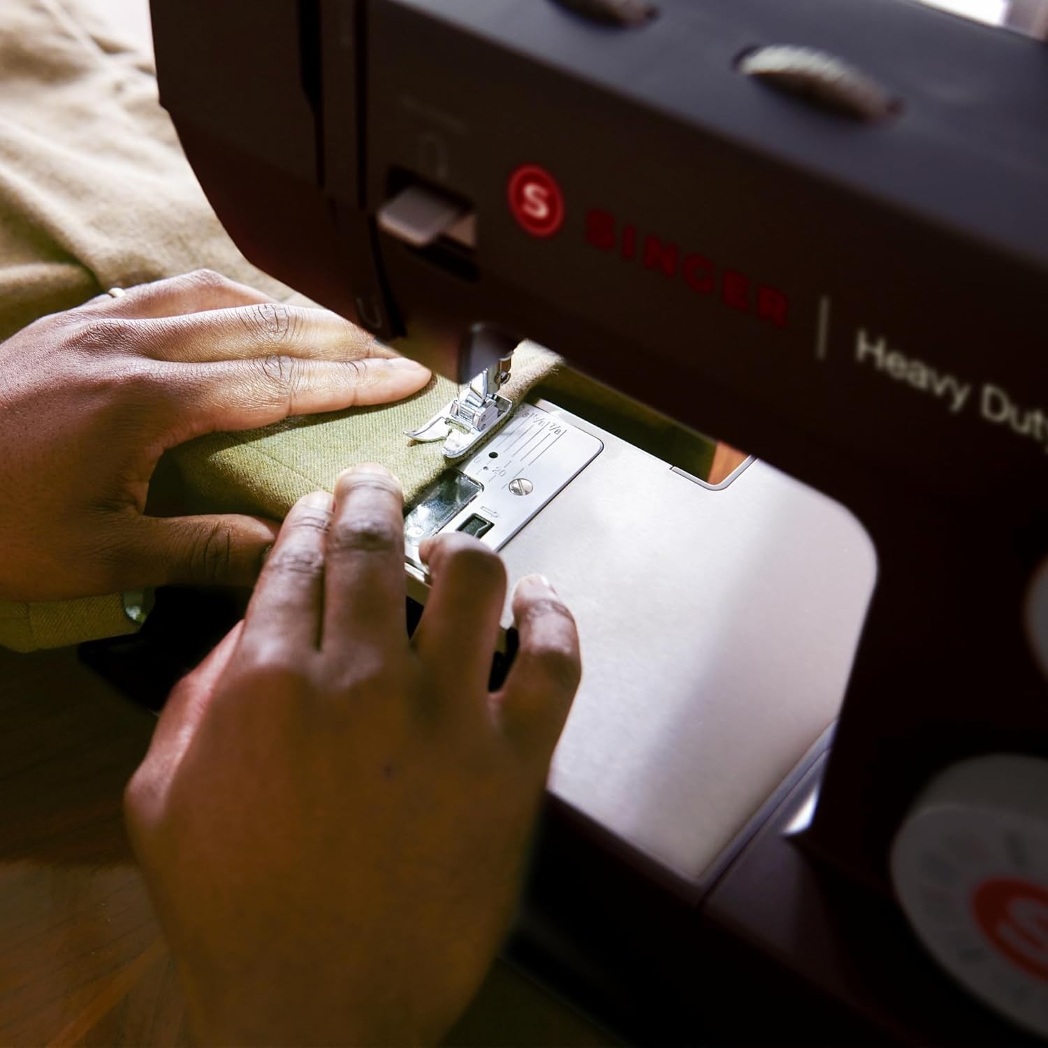 SINGER Heavy Duty 4432 High Speed Black Sewing Machine with Accessory Kit | Stro