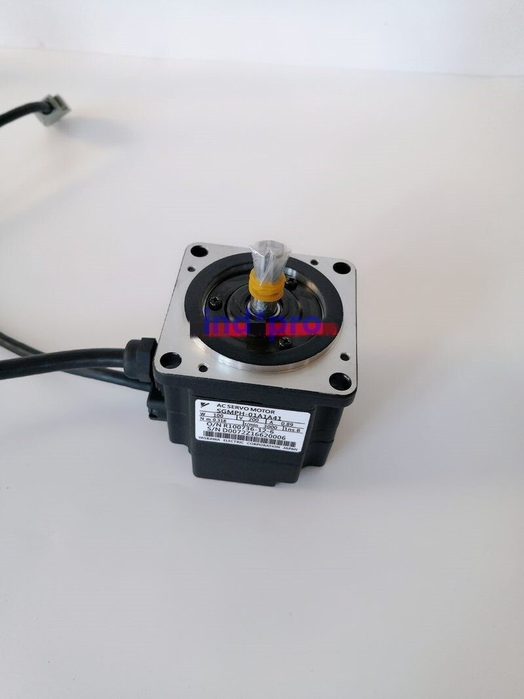 1pc NEW servo motor SGMPH-01A1A41 original