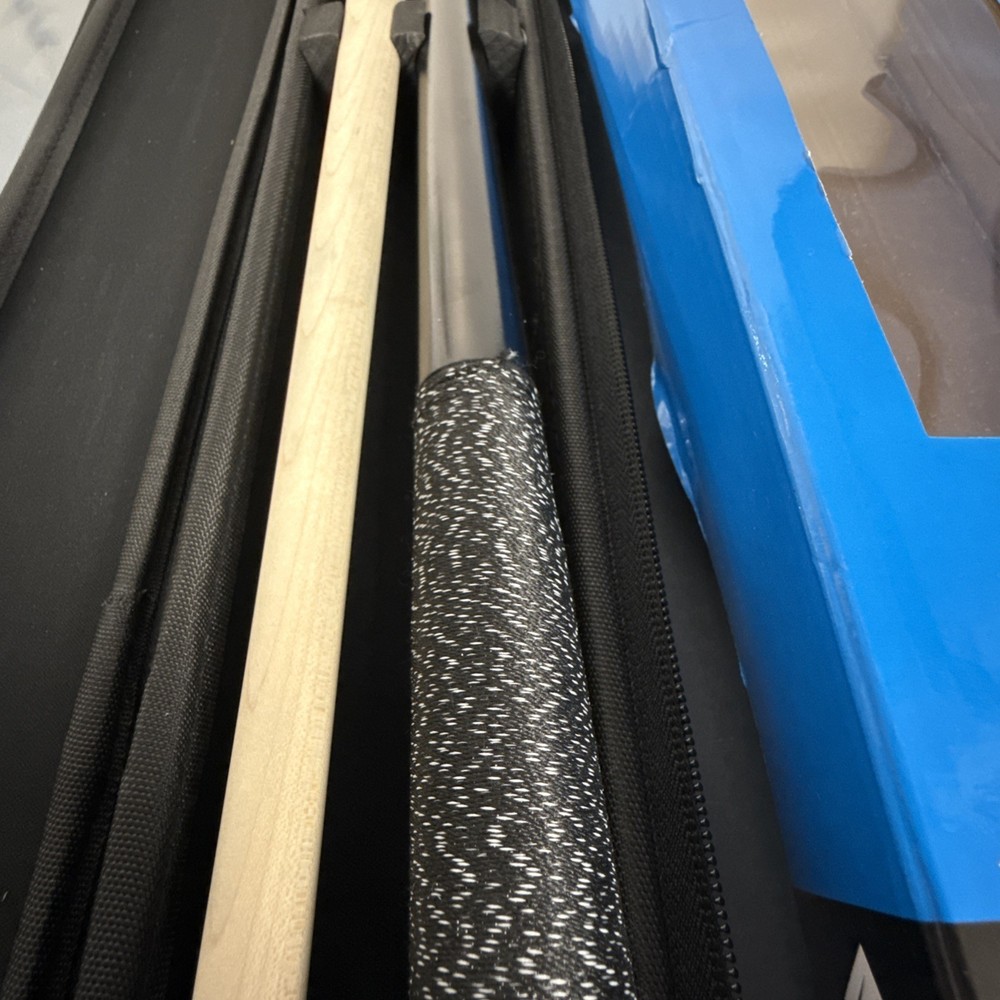 Mizerack Deluxe cue & case combo P1890 (Open Box)