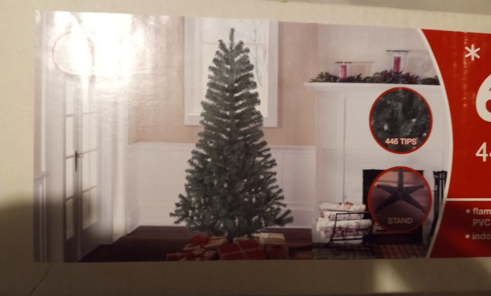6ft Unlit green Christmas tree 446 tips