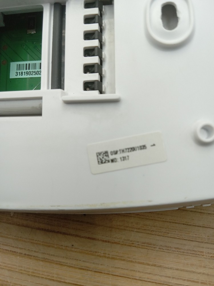 Honeywell TH7220U1035 7 Day Touchscreen Programable Illuminated Thermostat Paint