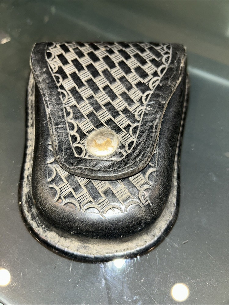 Smith & Wesson Model Unknown NO KEY Leather Holder From Estate