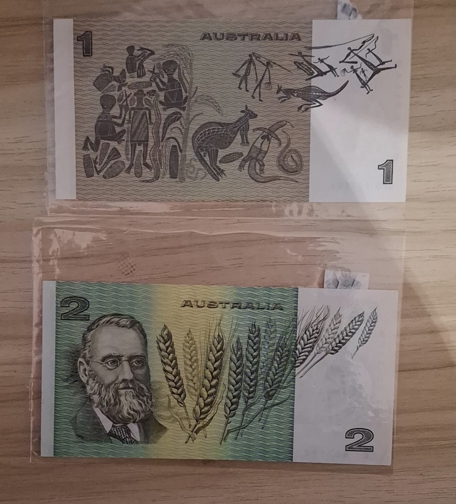 Uncirculated Australian $1 & $2 Notes , Mint Condition. Plastic Sleeved .
