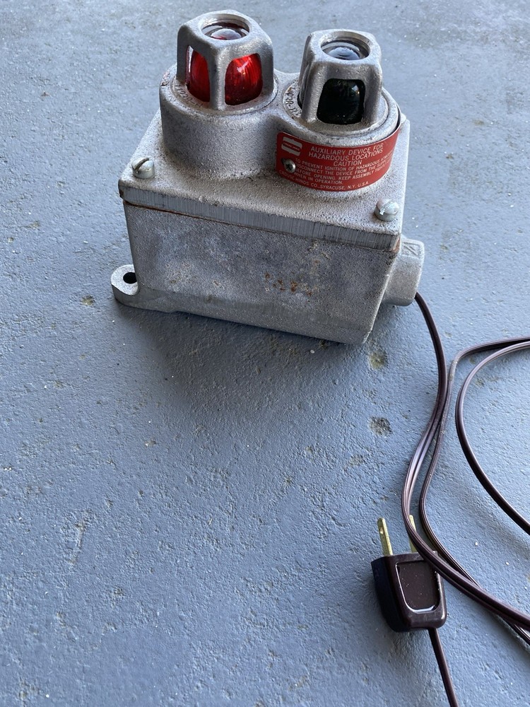 Crouse Hinds Indicating Light 125 Volts Hazardous