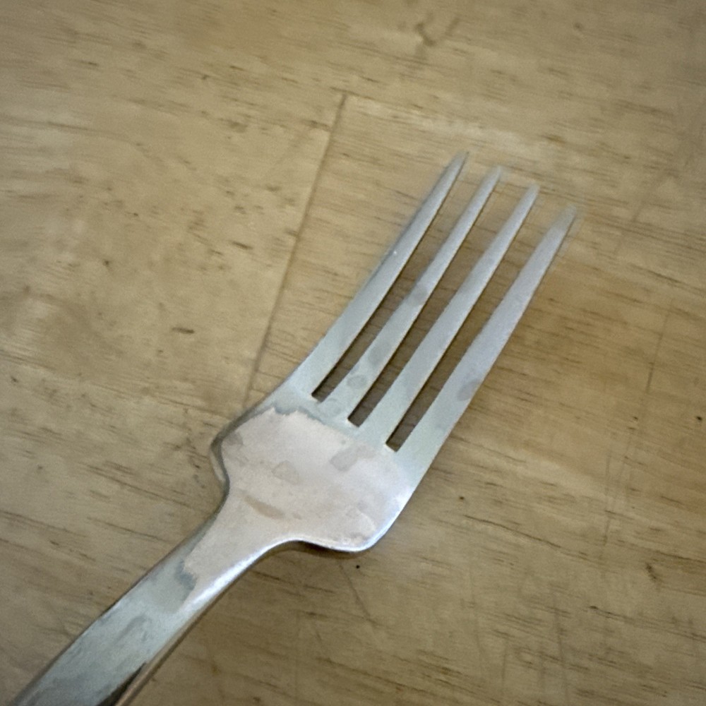 58 PC. GOURMET SETTINGS CAMI PATTERN GLOSSY STAINLESS FLATWARE SET.