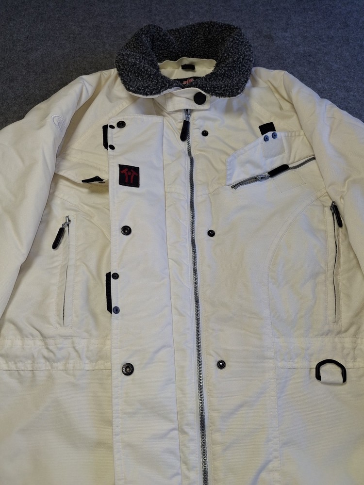 Trespass Size M Ski Jacket. Ski Snow System. High Performance Insulation.