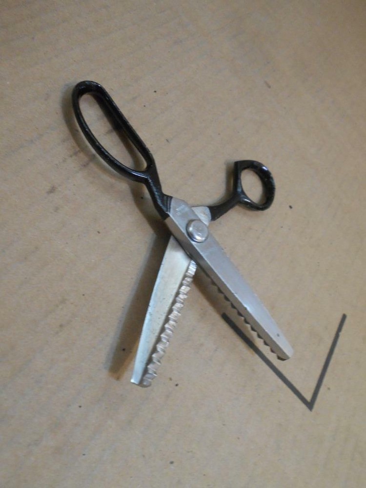 Stellar Wave Ruffle Edge Scissors ~