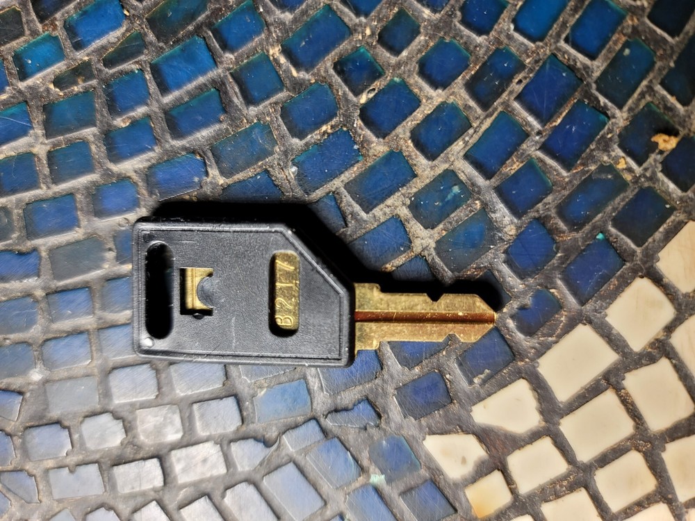 Beaver Candy Machine Replacement Key #b217