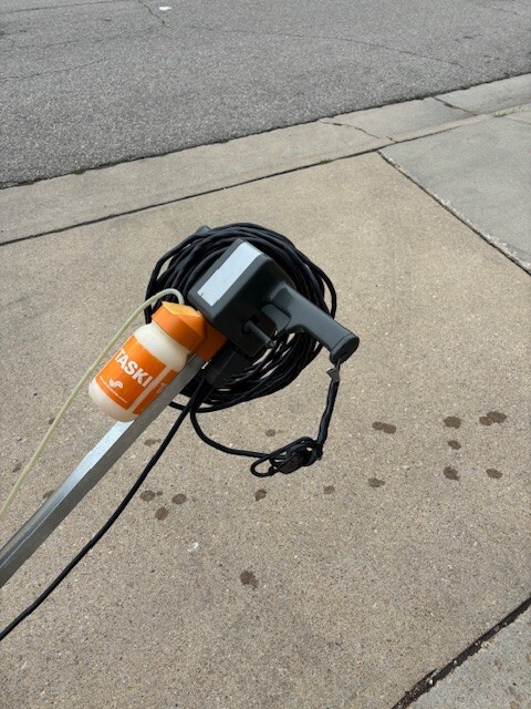 Taski Supersonic Floor Scrubber/Buffer/Burnisher Uses a 20" buffing pad, #9542