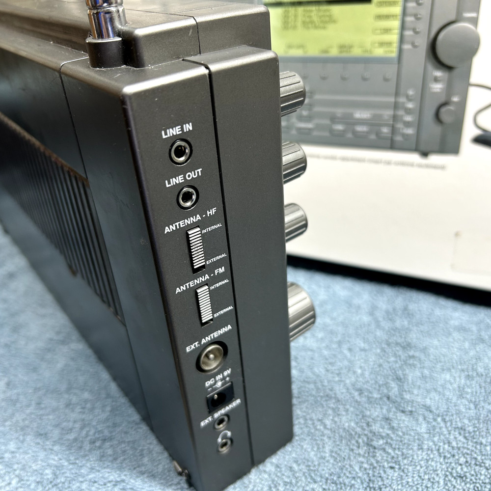 Eton E1XM Shortwave Receiver **Prof. Cleaned** BEAUTIFUL PORTABLE RECEIVER **