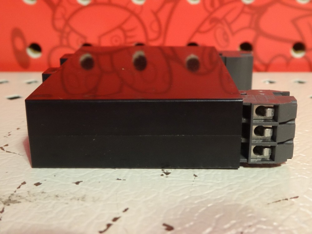 SSAC MICROTIME Solid State TIMING RELAY DSTUA3 24-240VAC 0.1s-63m
