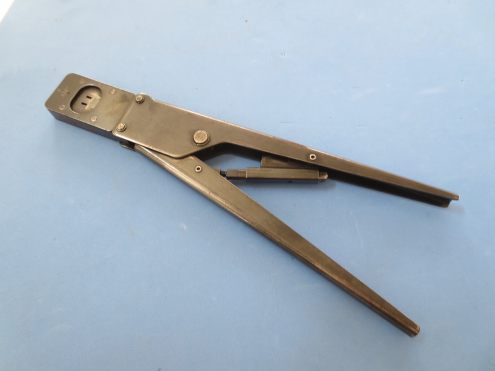 AMP 90202-2  * Hand Crimp Tool * (Missing the ratchet Spring)