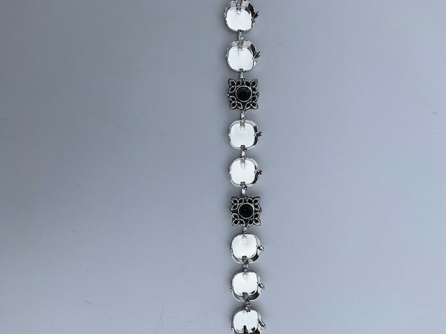 Empty Cup Chain Bracelet Setting with Metal Embedding Element for 4470 Crystals 