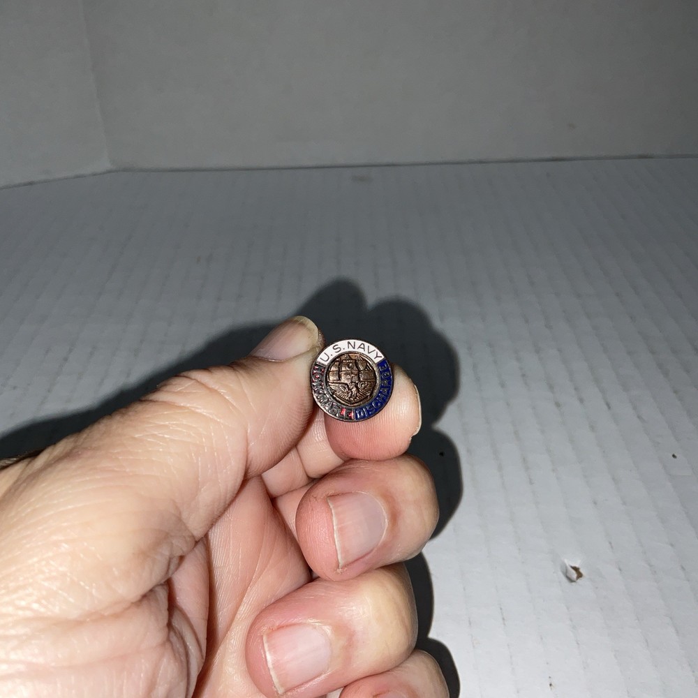 WWII US NAVY HONORABLE DISCHARGE LAPEL BUTTON