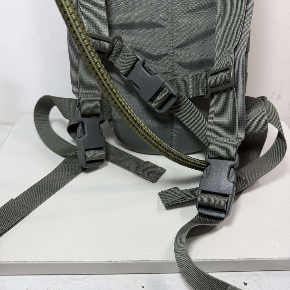 Tactical Tailor 3L Hydration System in ACU Camouflage Source Bladder, looks NEW