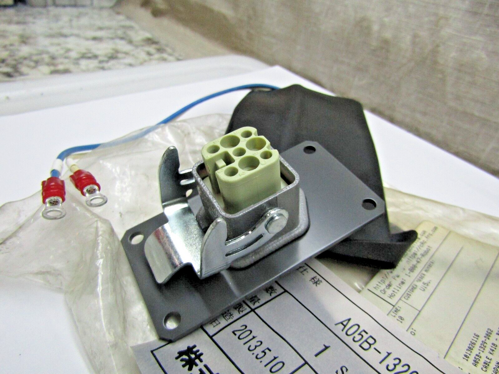 Fanuc A05B-1329-D062 Plug Connector Socket