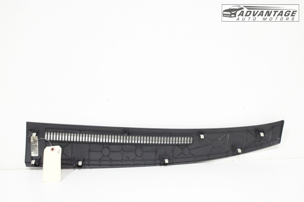 2018-24 FREIGHTLINER CASCADIA 126 FRONT RIGHT DASH DEFROST VENT GRILLE PANEL OEM