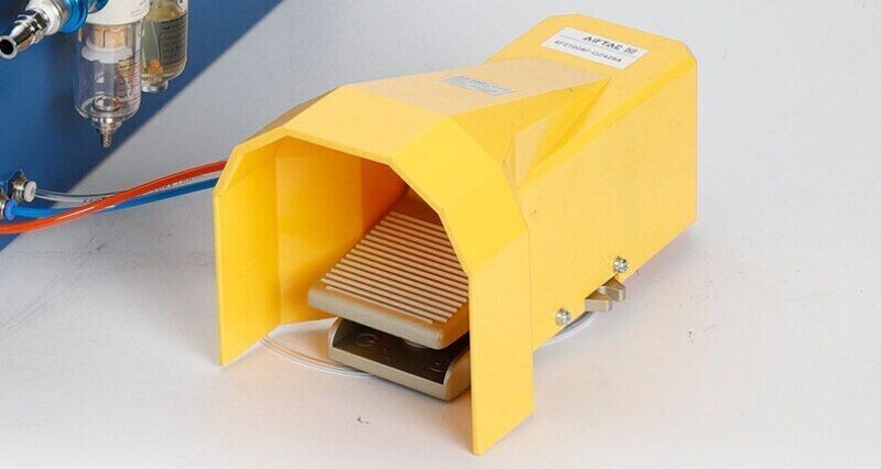 Bench-Top Type Picture Frame Underpinner Desktop Pneumatic Nail Angle Machine