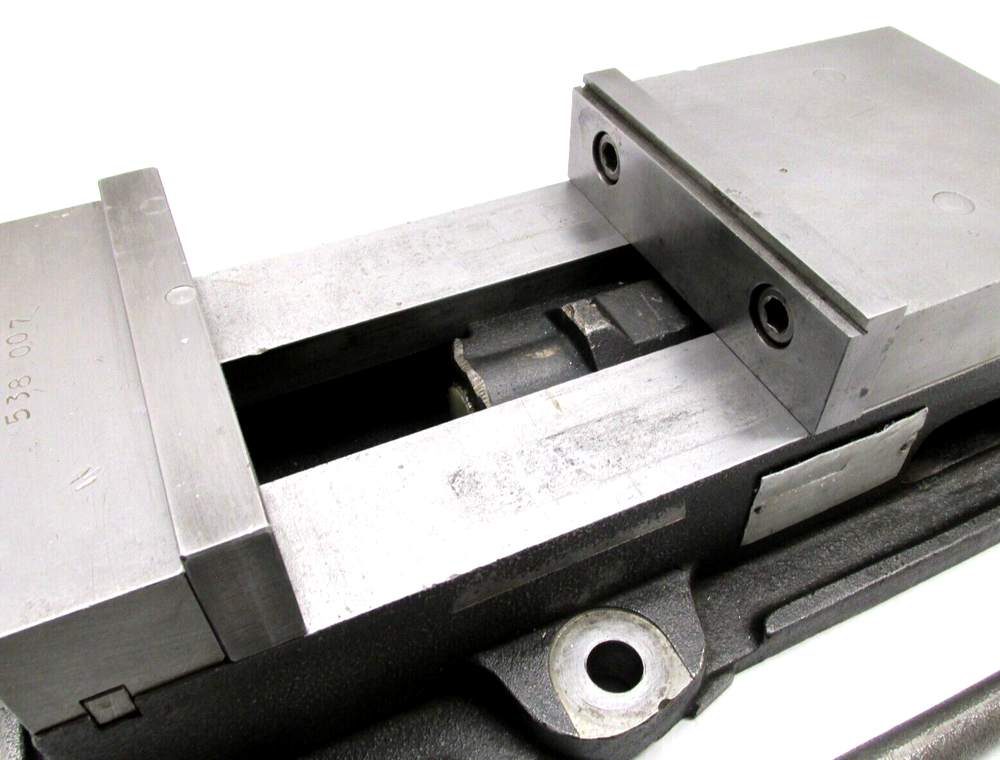 KURT ANGLOCK 6" MILLING MACHINE VISE w/ JAWS & HANDLE - #D60