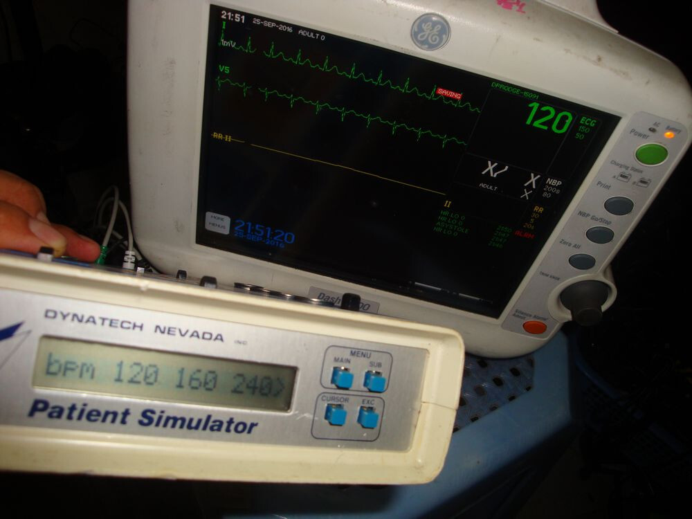 Shell Look Bad Fluke Biomedical 215A ECG Arrhythmia Patient Simulator