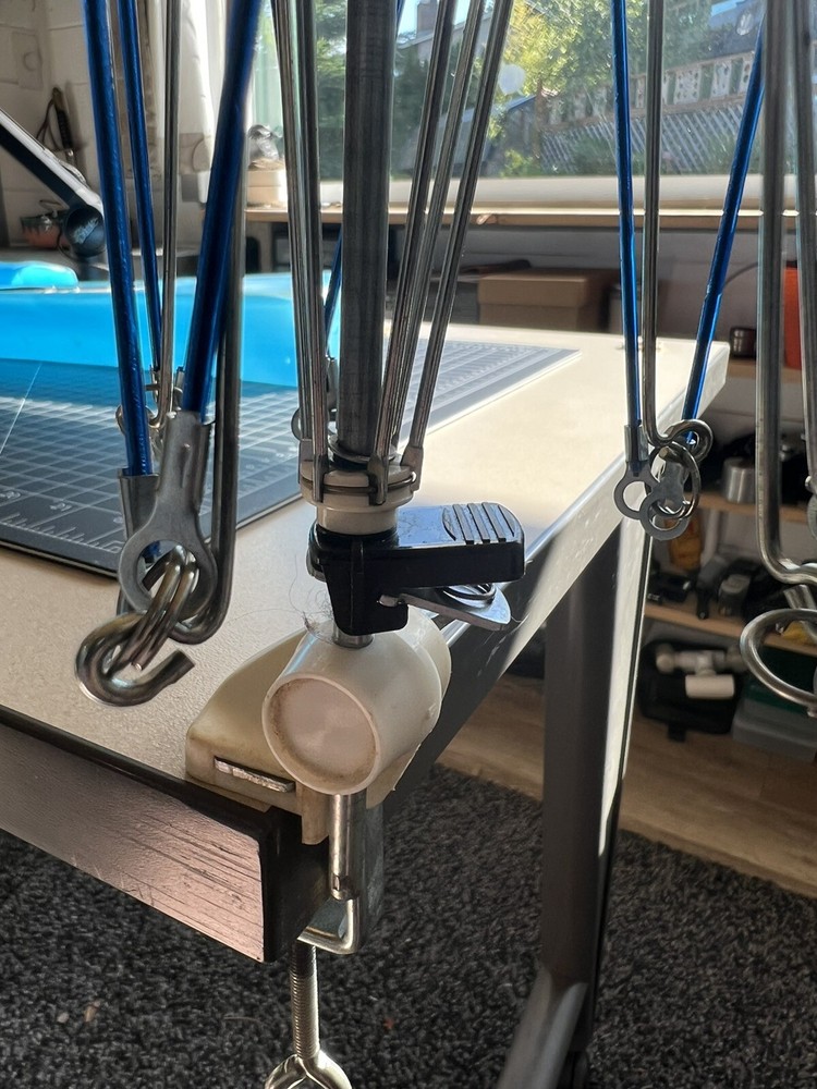 SKEIN HOLDER w/ CASE