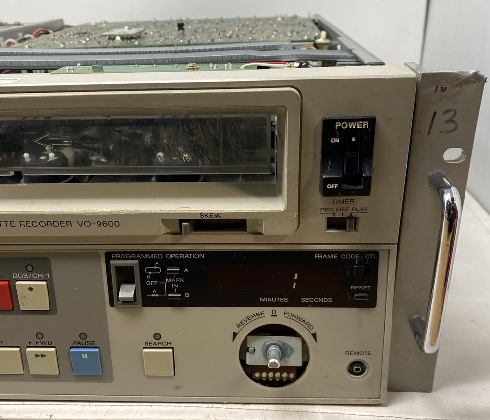 Sony VO-9600 U-Matic Video Cassette Recorder - Powers On. *READ*