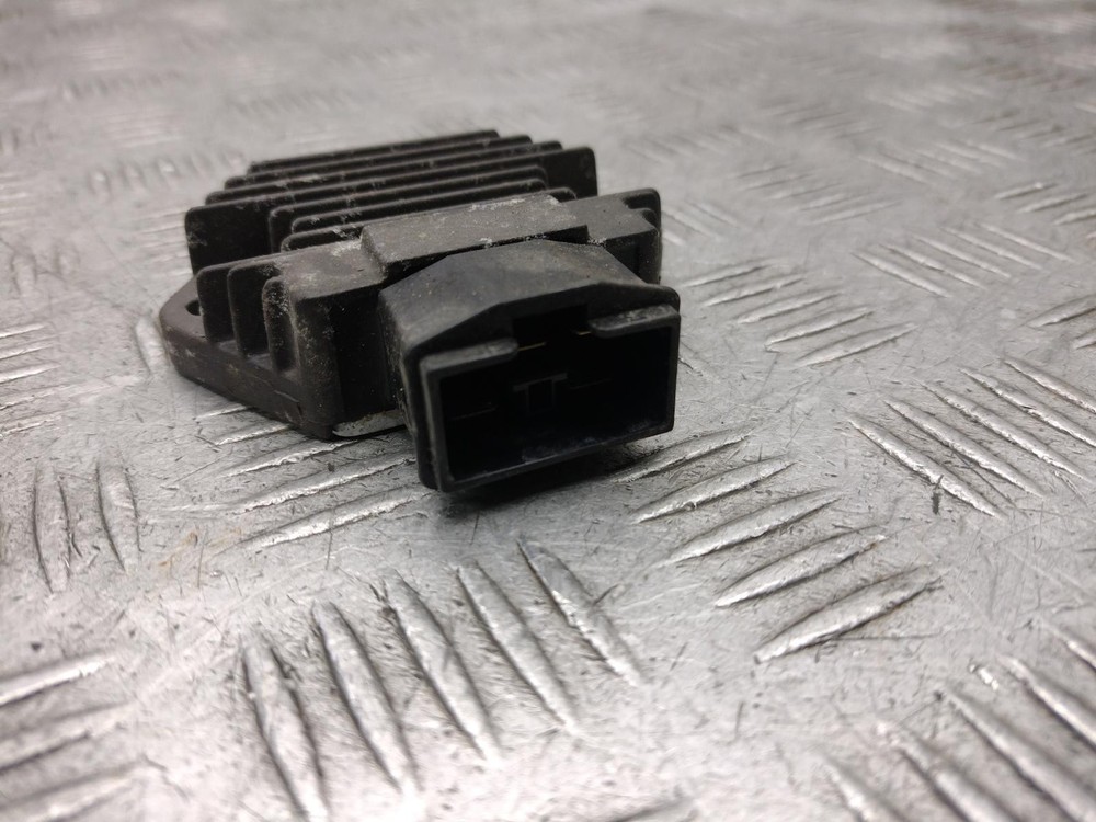 2007 HONDA SES 125 DYLAN SES 125-4 RECTIFIER REGULATOR