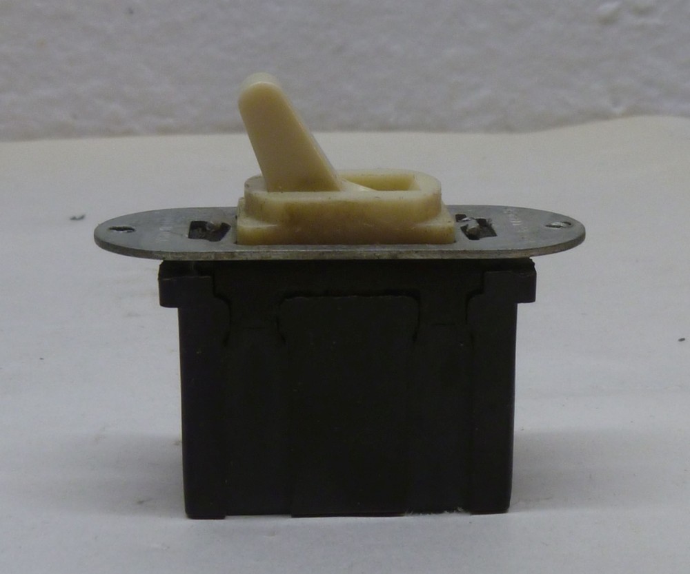 Vintage Despard Interchangeable Toggle Panel Switch, Single-Pole, Ivory P&S