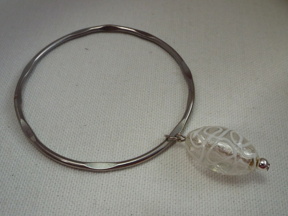 Silvertone White Lined Glass Bead Charm Bangle Bracelet (B27)
