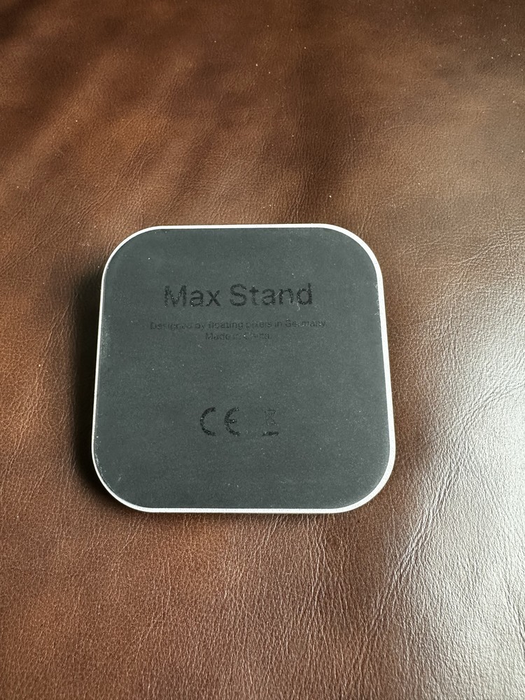 Apple Pro Max Heaphones - The Max Stand