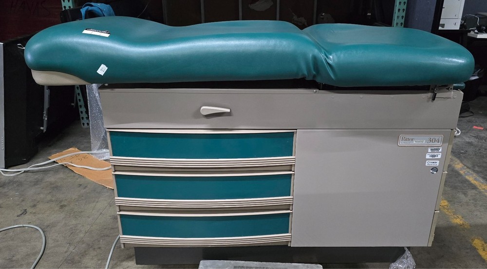 Pre-Owned Ritter 304 Exam Table (Aqua Green)
