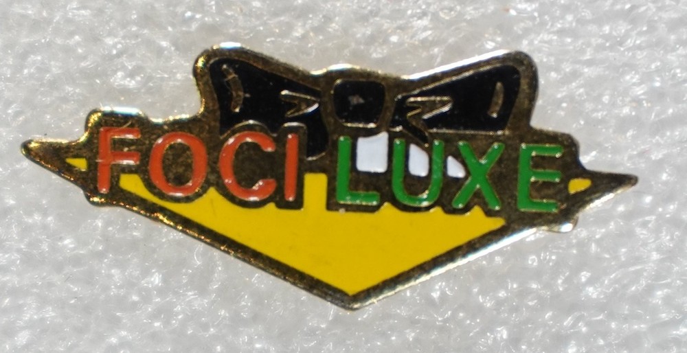 FOCILUXE Pinback Button Logo Motiv Promo Irregular Shape 1990s