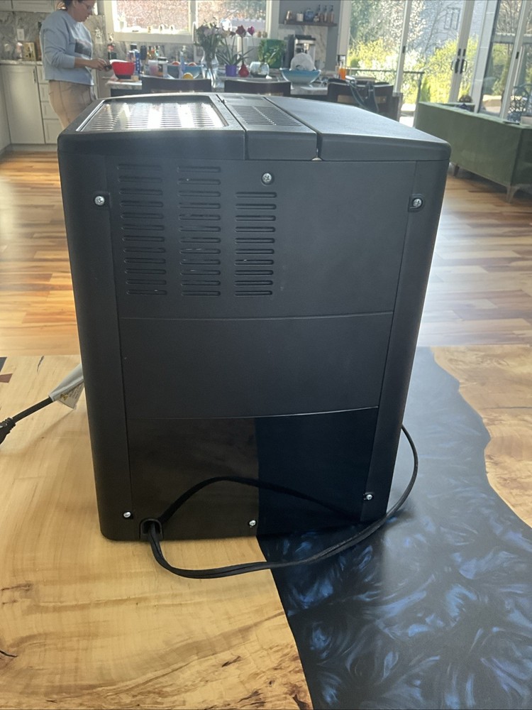 De'Longhi Magnifica In Great Shape Need Water Pump
